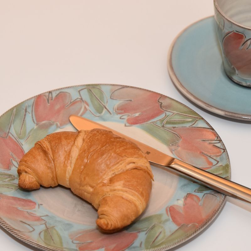 handgetoepferte-keramik-teller-fruehstueck-geschirr-bluete-blau-2 Piccolo Keramik - Handgemachte Keramik und getöpfertes Geschirr -