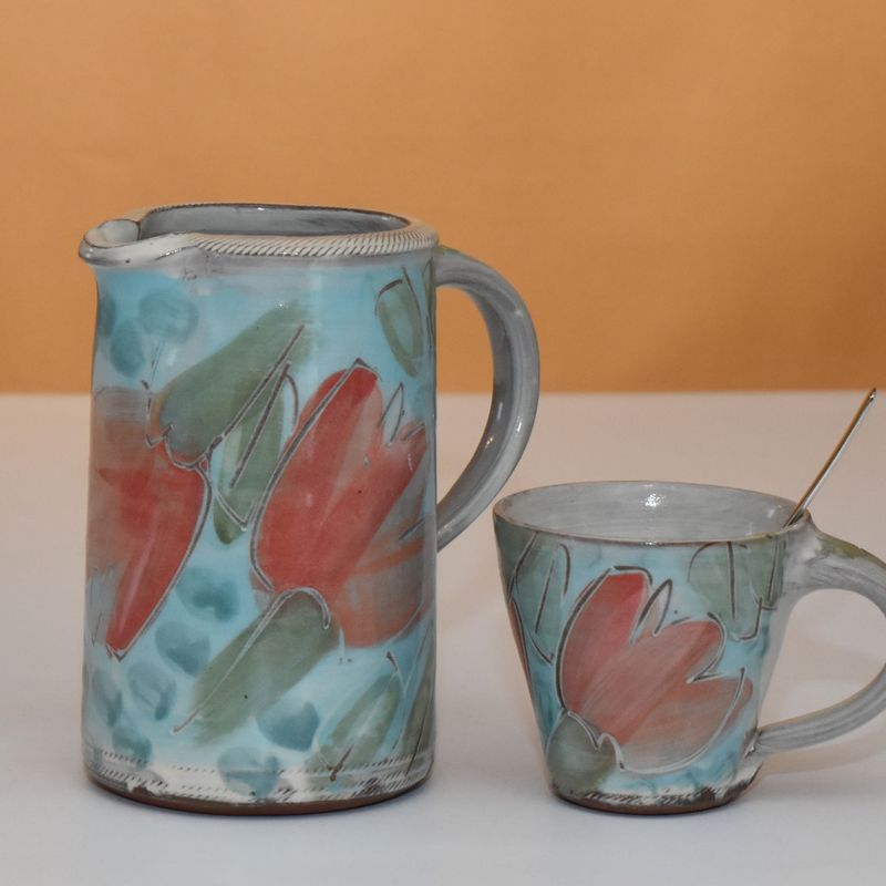 handgetoepfertes-keramik-geschirr-krug-dreiviertel-liter-bluete-blau-3 Piccolo Keramik - Handgemachte Keramik und getöpfertes Geschirr -