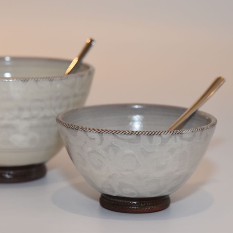 handgetoepferte-keramik-schuessel-bowl-12cm-klein-ranke-weiss-1 Piccolo Keramik - Handgemachte Keramik und getöpfertes Geschirr -