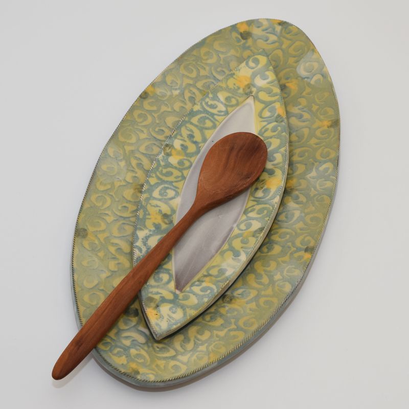 servierplatte-keramik-oval-41-handgetoepfert-dresden-ranke-gruen-2 Piccolo Keramik - Handgemachte Keramik und getöpfertes Geschirr -